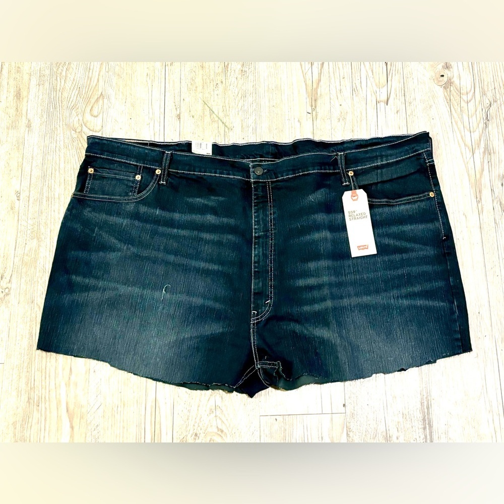 NWT Levis Jean Shorts Relaxed Dark Wash Altered Denim Size 56 Waist‎